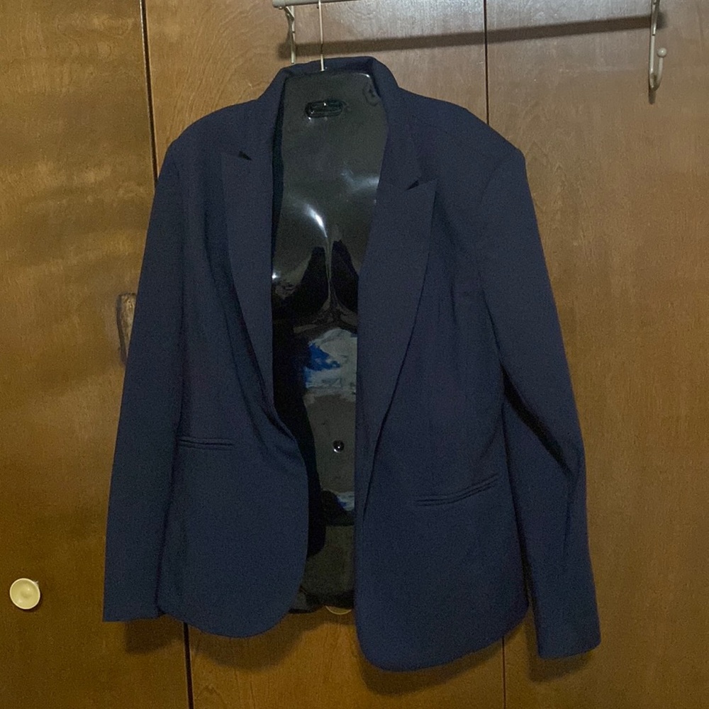 Brand: Liz Claiborne
Size: 12
Color: navy